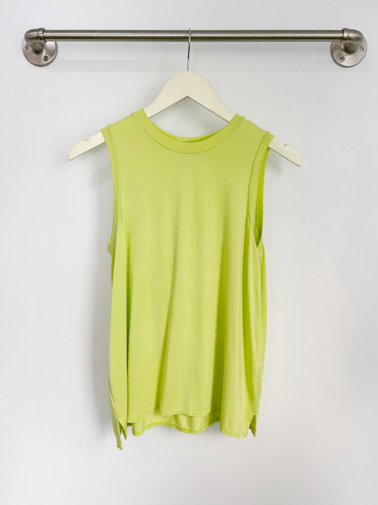 Rest&Recreation SLEEVELESS TOP イエローグリーン Tops Women - Kalaoa - Golden Green | Fair Fashion by TWOTHIRDS