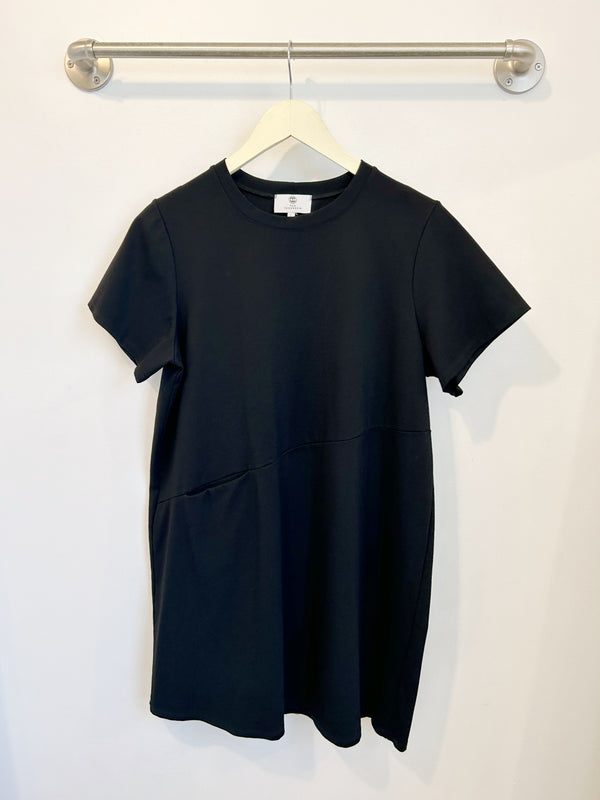 Fiona Shift Dress (Black Ponte) - L