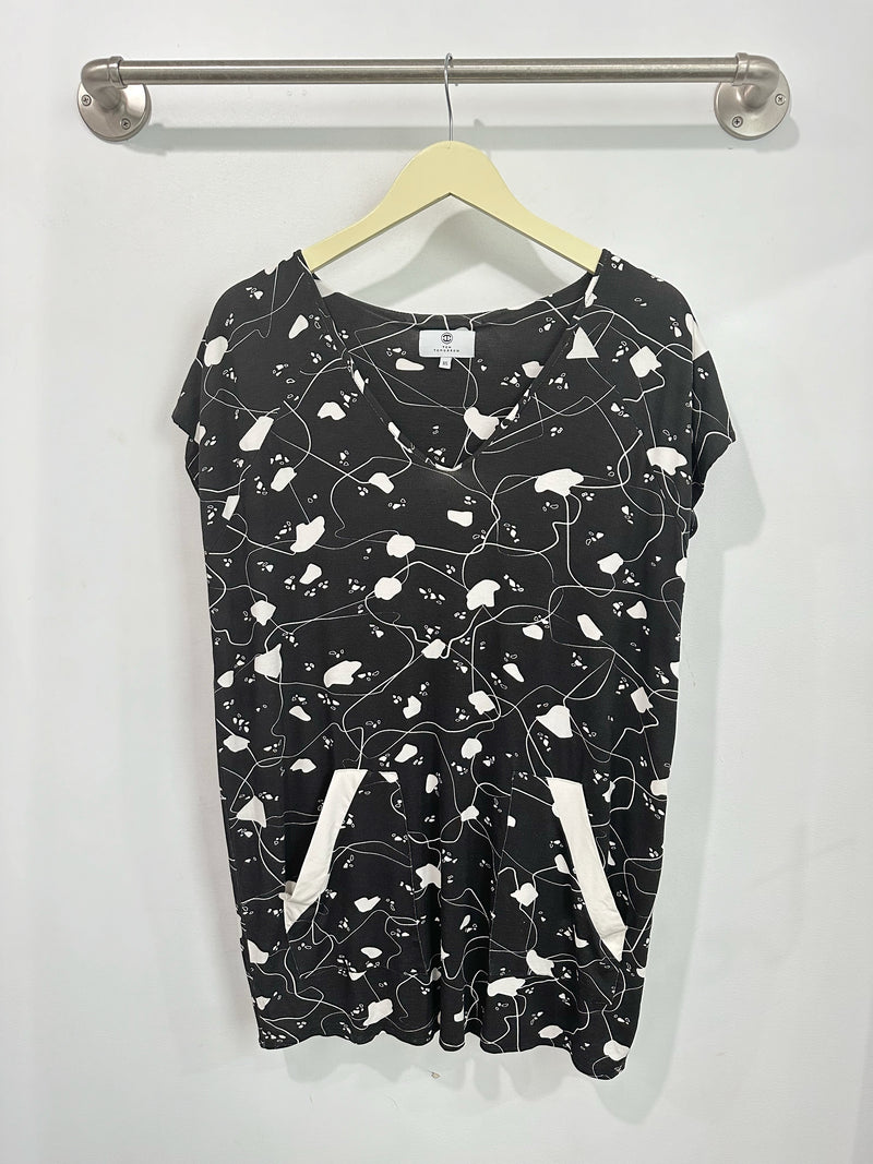 Dawn V-Neck Dress (B/W Jigsaw) - XS